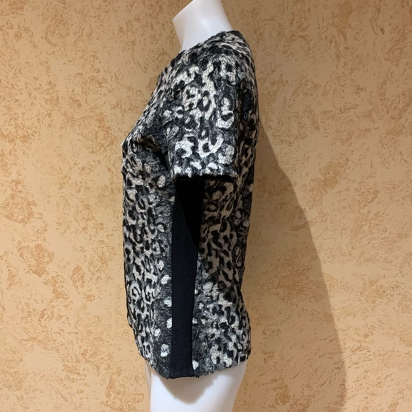 BCBGMaxAzria - Faux Fur - Blue color - Animal Print Peplum top - Picture 5 of 8